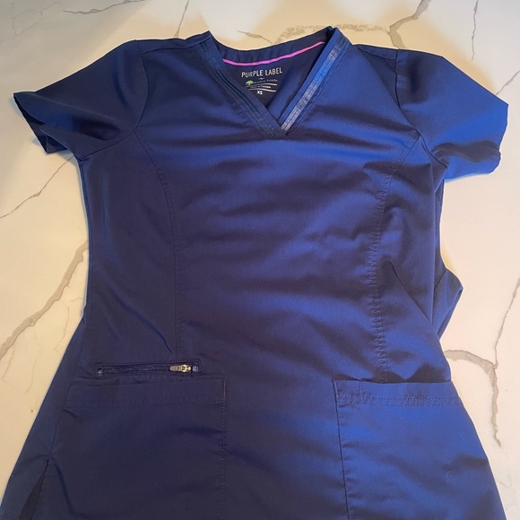 Healings Hands Scrub Set! Joggers size Small. Two tops size X Small. Navy - Picture 3 of 6